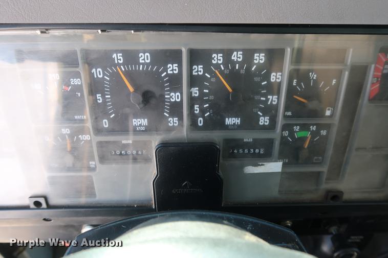 image for item DD9083 2000 International 4900 dump truck