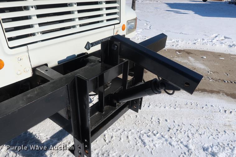 image for item DD9083 2000 International 4900 dump truck