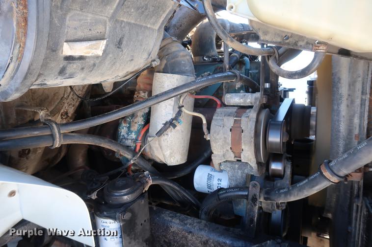 image for item DD9083 2000 International 4900 dump truck