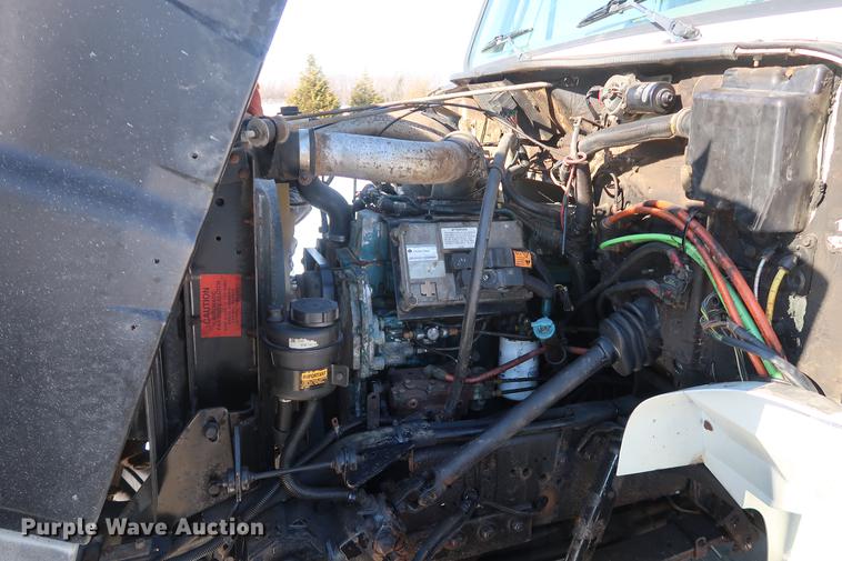 image for item DD9083 2000 International 4900 dump truck