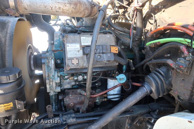 image for item DD9083 2000 International 4900 dump truck