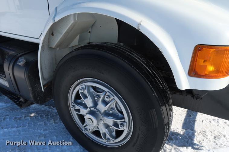 image for item DD9083 2000 International 4900 dump truck