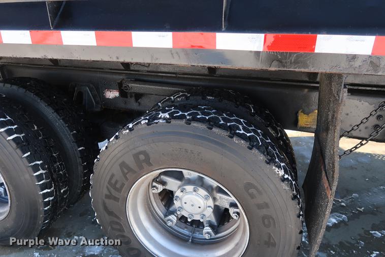 image for item DD9083 2000 International 4900 dump truck