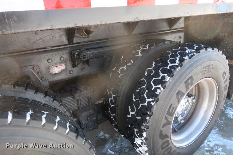 image for item DD9083 2000 International 4900 dump truck