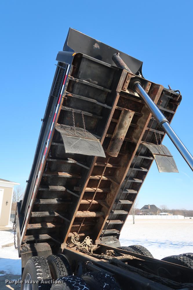 image for item DD9083 2000 International 4900 dump truck