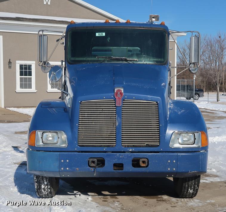 image for item DD9084 2002 Kenworth T300 dump truck