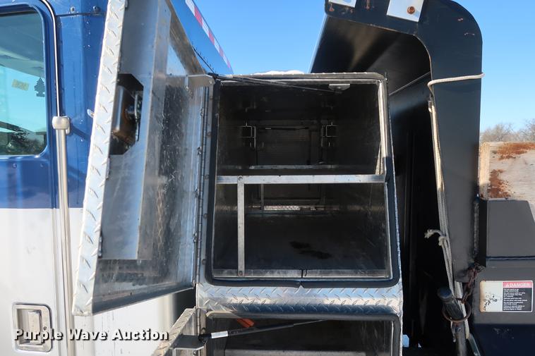 image for item DD9084 2002 Kenworth T300 dump truck