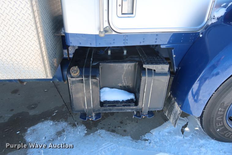 image for item DD9084 2002 Kenworth T300 dump truck