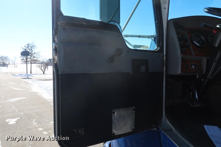 image for item DD9084 2002 Kenworth T300 dump truck