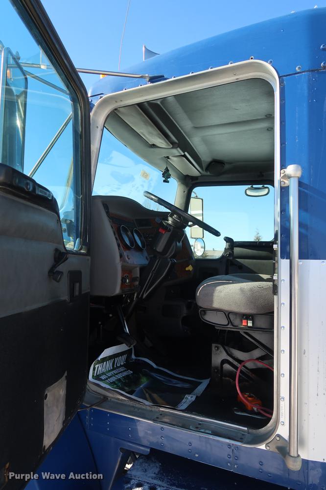 image for item DD9084 2002 Kenworth T300 dump truck