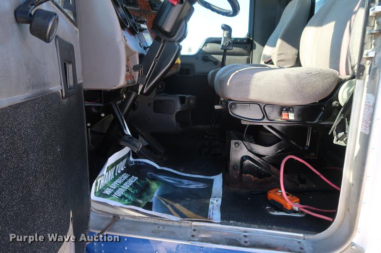 image for item DD9084 2002 Kenworth T300 dump truck