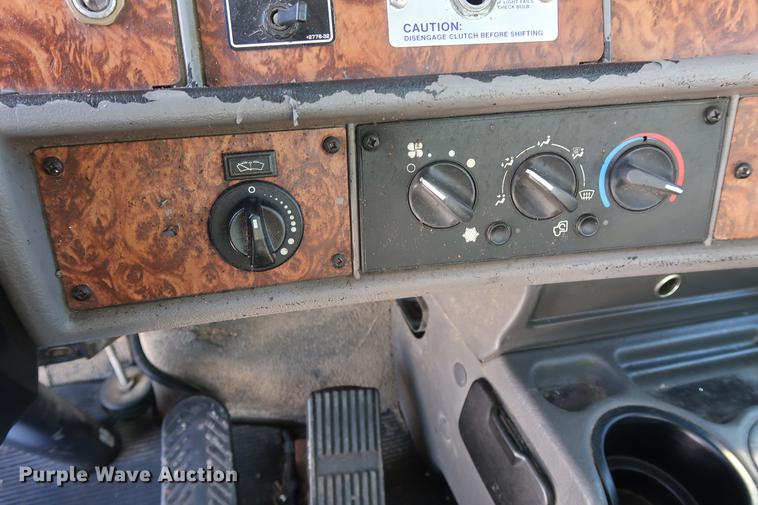 image for item DD9084 2002 Kenworth T300 dump truck