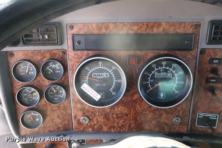 image for item DD9084 2002 Kenworth T300 dump truck