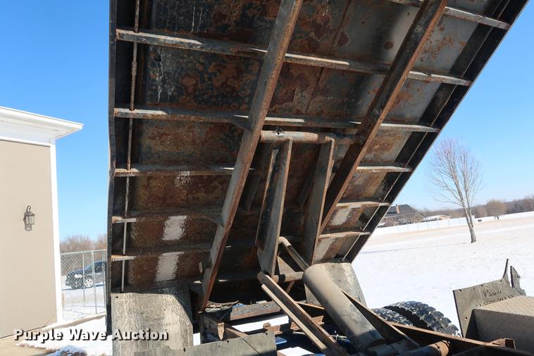 image for item DD9084 2002 Kenworth T300 dump truck