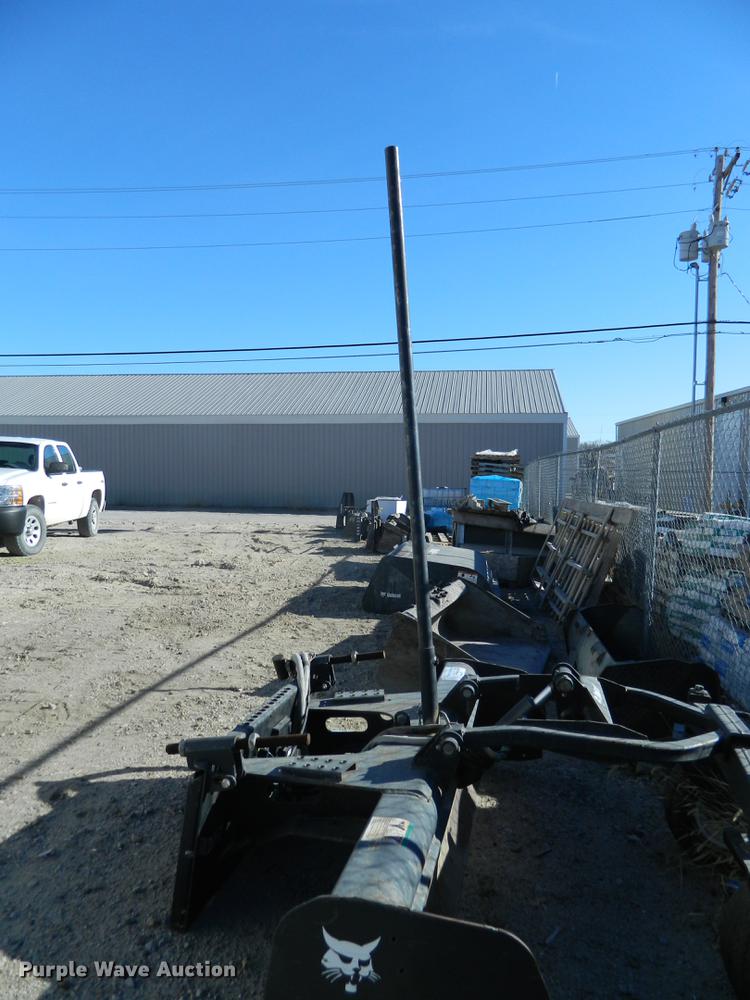 image for item DE9927 Bobcat laser guided box blade