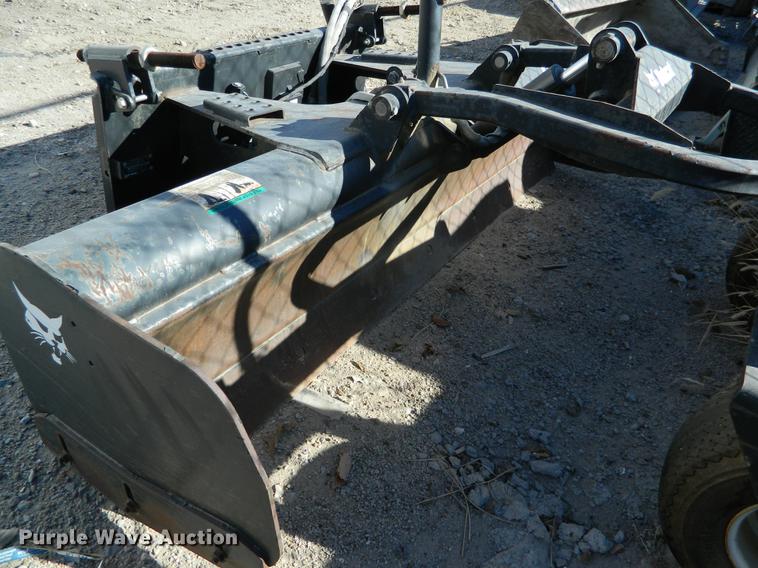 image for item DE9927 Bobcat laser guided box blade