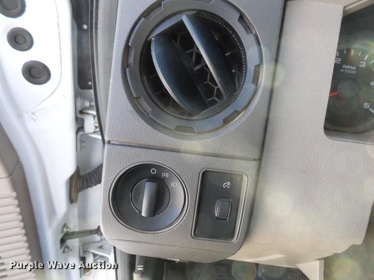 image for item EA9673 2009 Ford F450 Super Duty utility truck