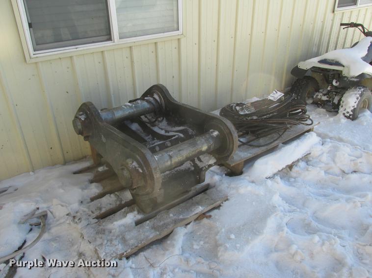 image for item K6069 Ilock excavator quick attach.