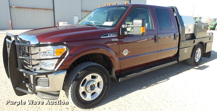image for item DC0504 2013 Ford F350 Super Duty Crew Cab flatbed pickup truck