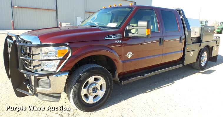 image for item DC0504 2013 Ford F350 Super Duty Crew Cab flatbed pickup truck