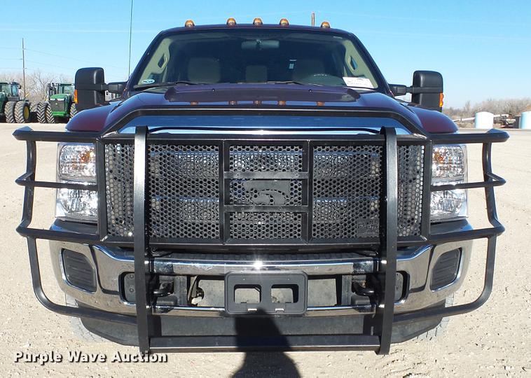 image for item DC0504 2013 Ford F350 Super Duty Crew Cab flatbed pickup truck