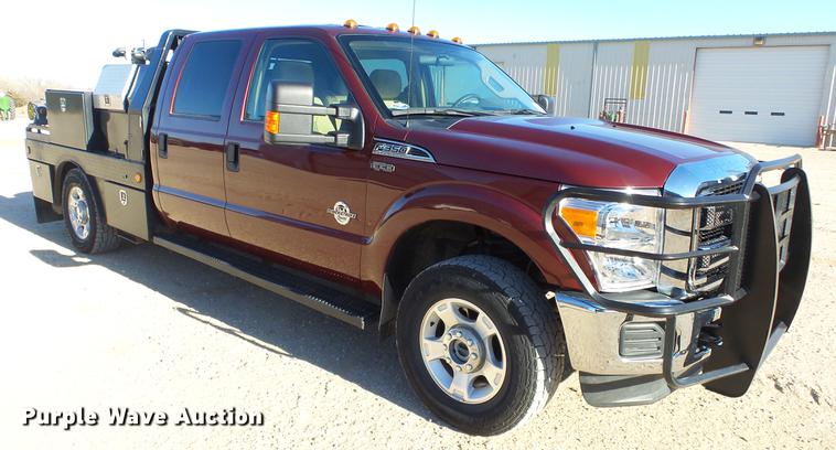 image for item DC0504 2013 Ford F350 Super Duty Crew Cab flatbed pickup truck