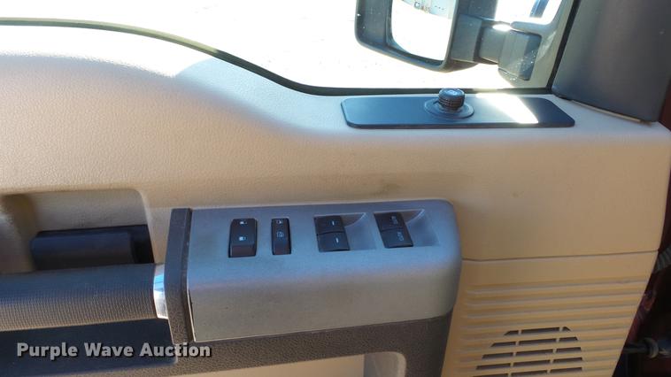 image for item DC0504 2013 Ford F350 Super Duty Crew Cab flatbed pickup truck