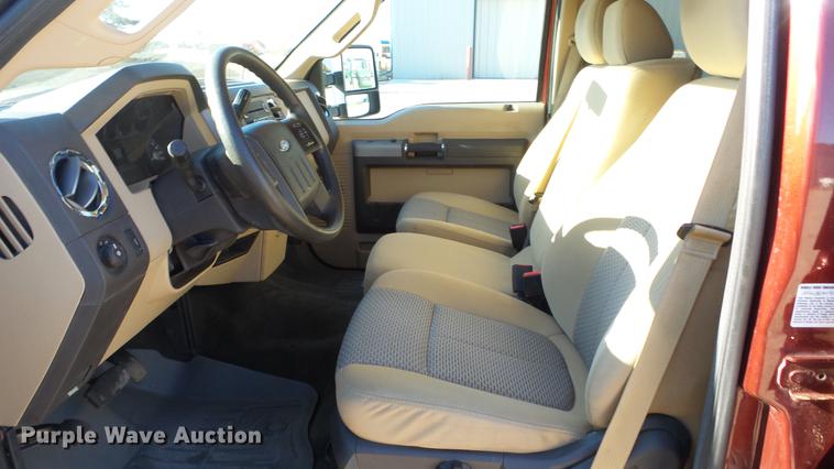 image for item DC0504 2013 Ford F350 Super Duty Crew Cab flatbed pickup truck