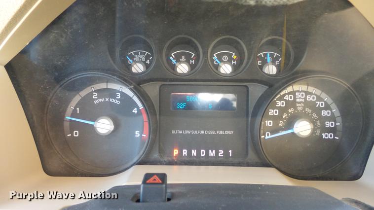 image for item DC0504 2013 Ford F350 Super Duty Crew Cab flatbed pickup truck