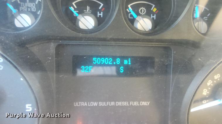 image for item DC0504 2013 Ford F350 Super Duty Crew Cab flatbed pickup truck