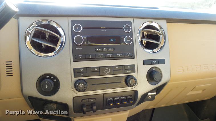 image for item DC0504 2013 Ford F350 Super Duty Crew Cab flatbed pickup truck