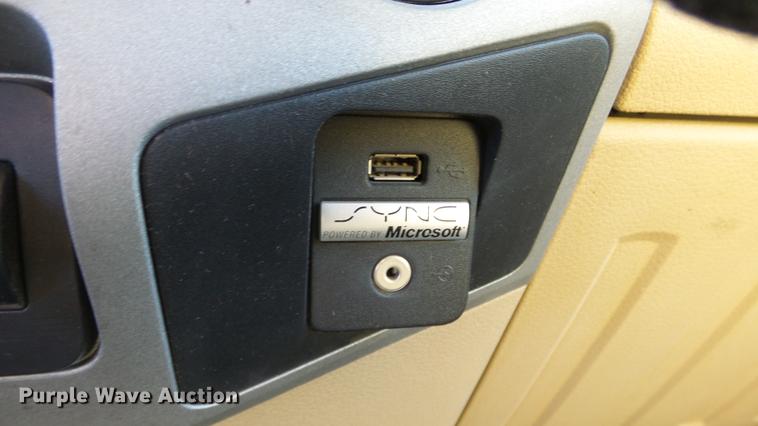 image for item DC0504 2013 Ford F350 Super Duty Crew Cab flatbed pickup truck