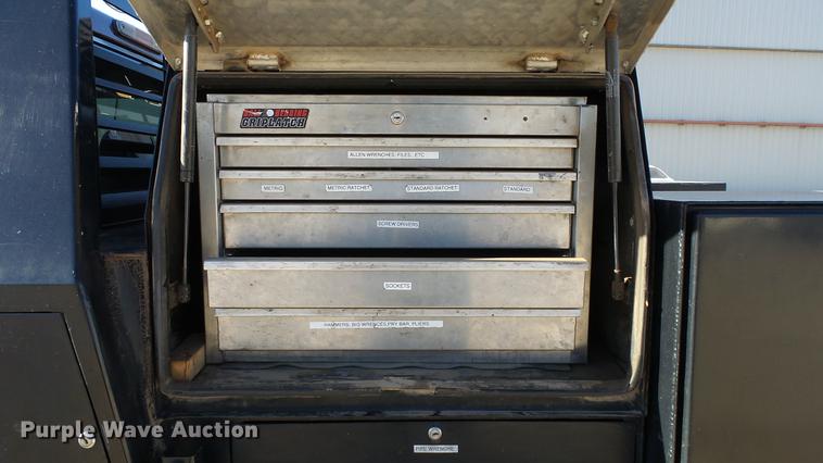 image for item DC0504 2013 Ford F350 Super Duty Crew Cab flatbed pickup truck