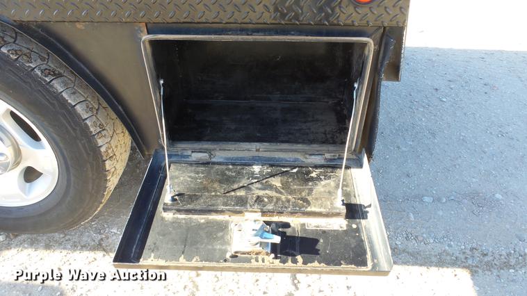 image for item DC0504 2013 Ford F350 Super Duty Crew Cab flatbed pickup truck