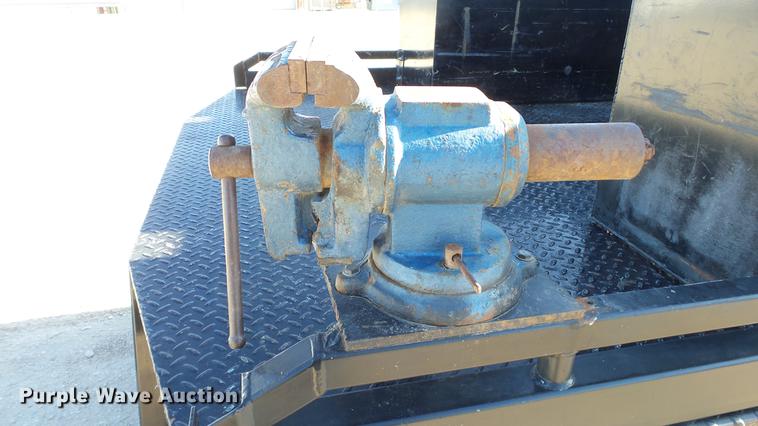 image for item DC0504 2013 Ford F350 Super Duty Crew Cab flatbed pickup truck