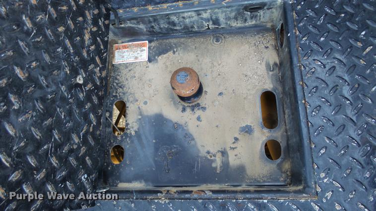 image for item DC0504 2013 Ford F350 Super Duty Crew Cab flatbed pickup truck