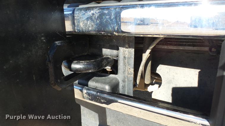 image for item DC0504 2013 Ford F350 Super Duty Crew Cab flatbed pickup truck