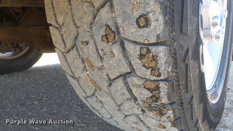 image for item DC0504 2013 Ford F350 Super Duty Crew Cab flatbed pickup truck