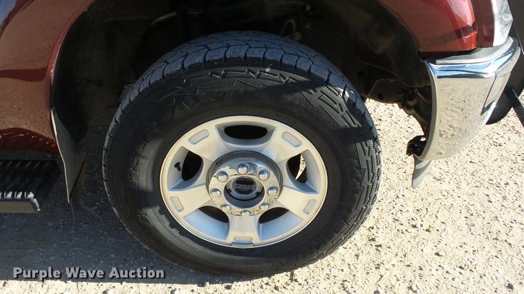 image for item DC0504 2013 Ford F350 Super Duty Crew Cab flatbed pickup truck