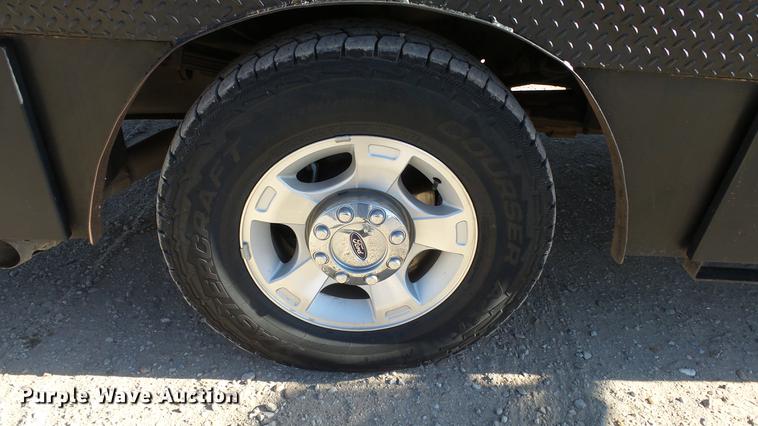 image for item DC0504 2013 Ford F350 Super Duty Crew Cab flatbed pickup truck