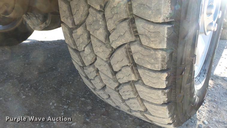 image for item DC0504 2013 Ford F350 Super Duty Crew Cab flatbed pickup truck