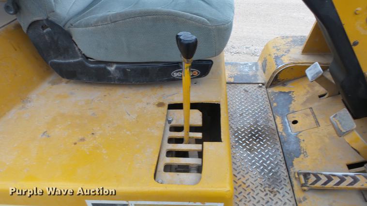 image for item DC1957 Caterpillar V70D forklift