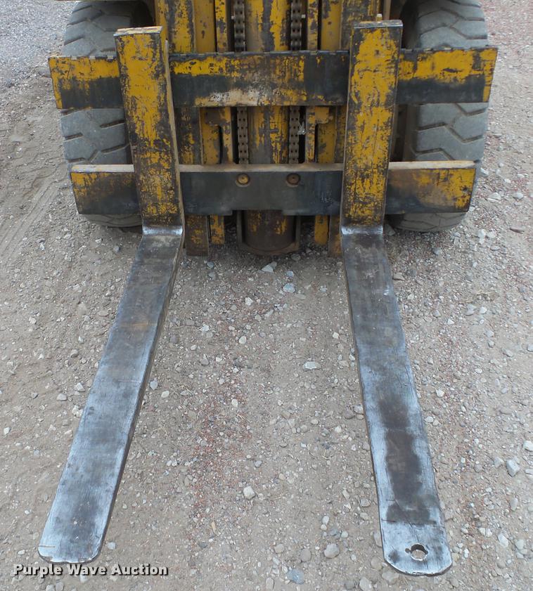 image for item DC1957 Caterpillar V70D forklift