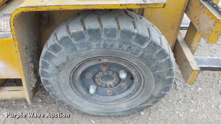 image for item DC1957 Caterpillar V70D forklift