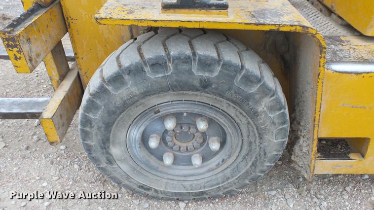 image for item DC1957 Caterpillar V70D forklift