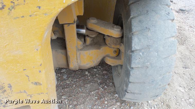 image for item DC1957 Caterpillar V70D forklift