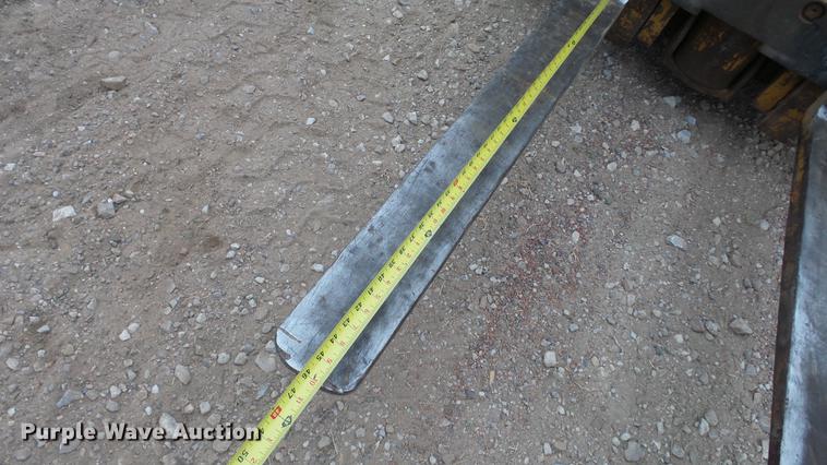 image for item DC1957 Caterpillar V70D forklift