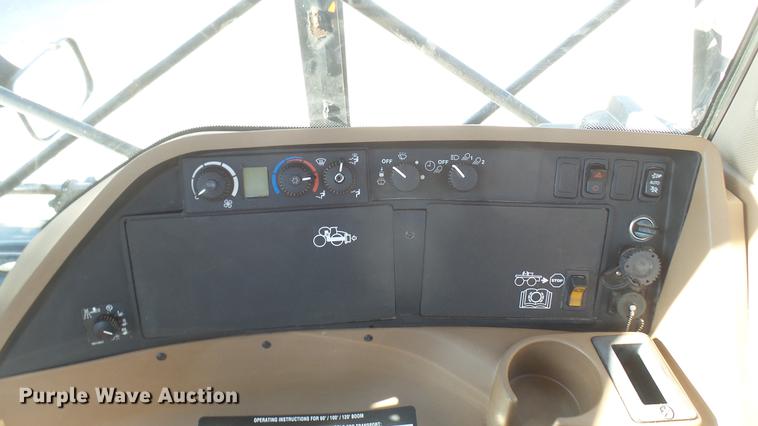 image for item DC1976 2013 John Deere 4940 self-propelled applicator