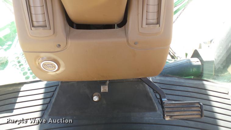 image for item DC1976 2013 John Deere 4940 self-propelled applicator