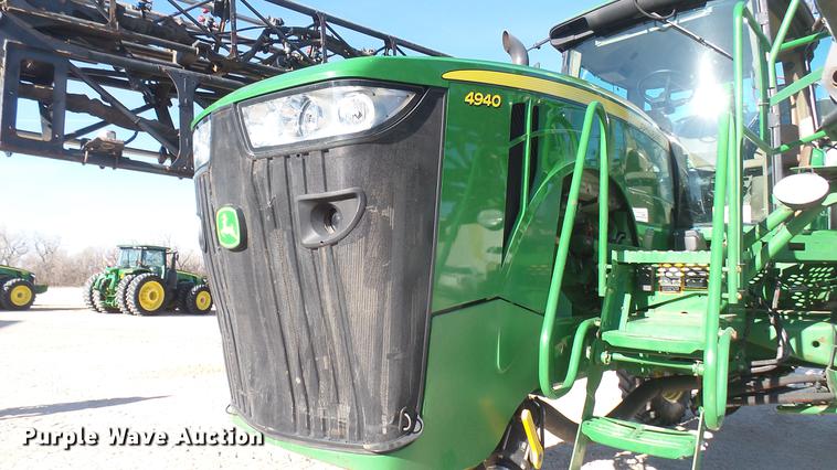 image for item DC1976 2013 John Deere 4940 self-propelled applicator